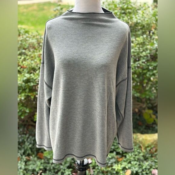 Chicos Zenergy Gray Sweatshirt size 3P or LP - Picture 1 of 6